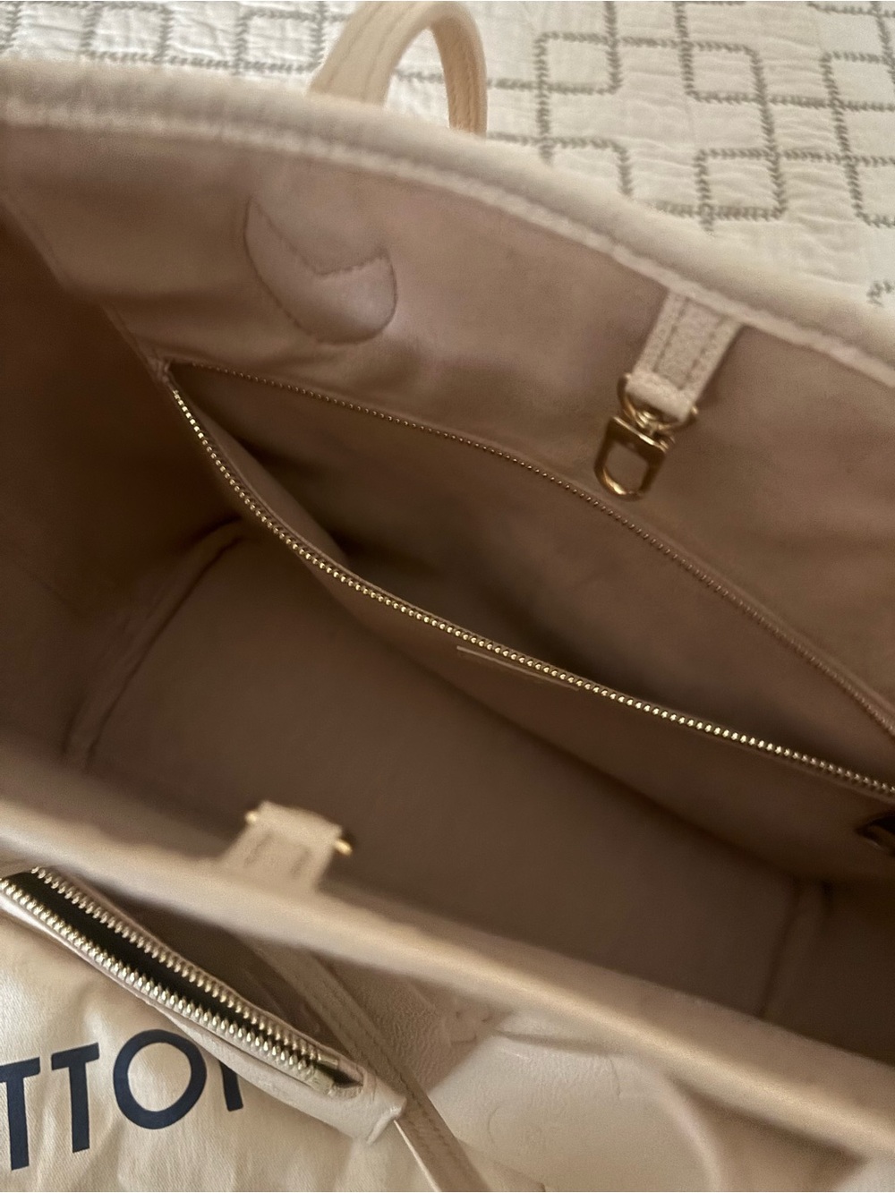 Louis Vuitton Sand Monogram Empreinte neverfull Tote with Pouch- like new - Picture 6 of 11